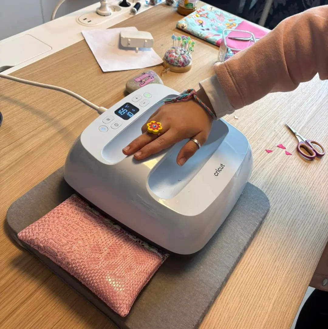 Tissus et matériel pour les ateliers couture